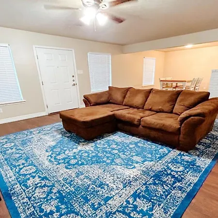 Private 2Br! Nearby Airport And Pet Friendly Stay